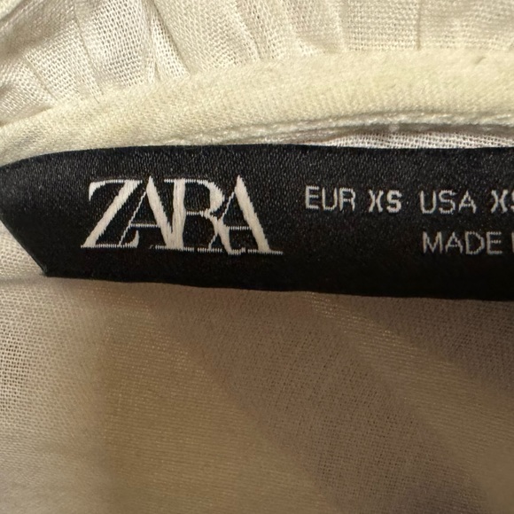 Zara white ruffled pirate-style shirt with rhinestone buttons. Size XS - Picture 2 of 4